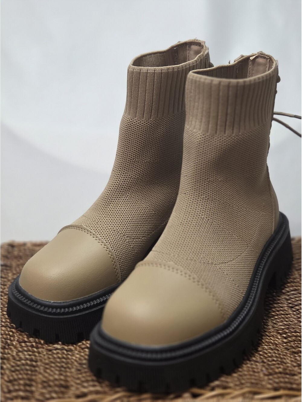 Women’s Beige Knit Combat Ankle Boots Lace-Up Round Toe Rubber Lug Sole US 5